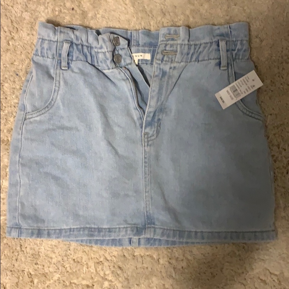 Passing ruffled jean mini skirt